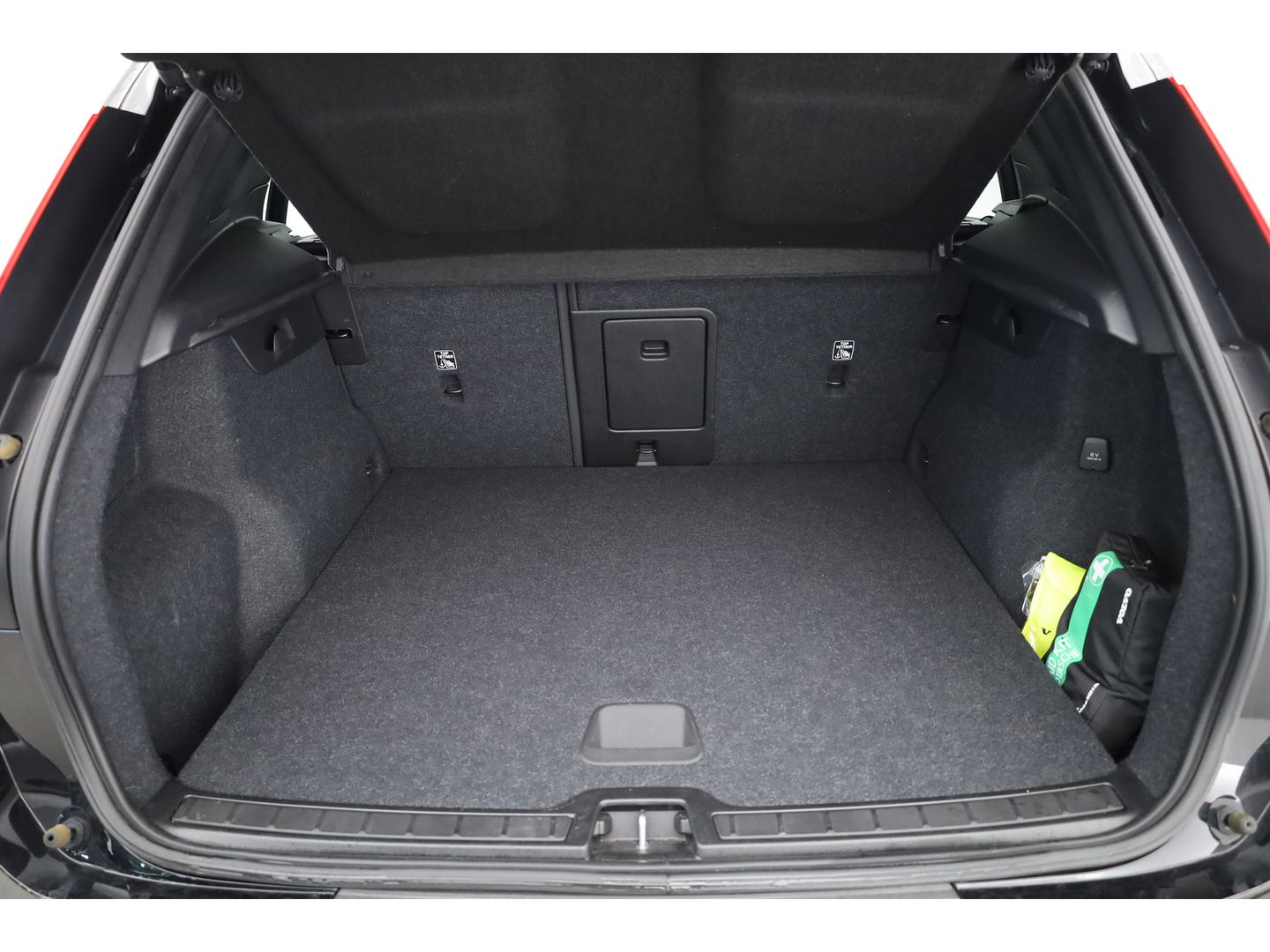 Volvo XC40 T5 Recharge R-Design | Pilot Assist | ACC | Elek. stoel + geheugen | Camera | Stoel + stuur verw. |