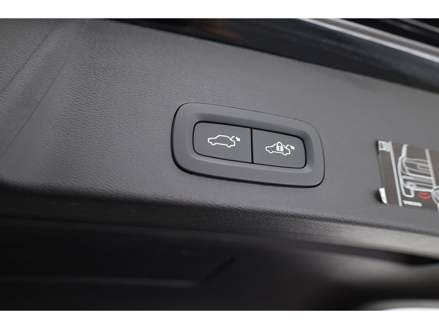 Volvo XC40 T5 Recharge R-Design | Pilot Assist | ACC | Elek. stoel + geheugen | Camera | Stoel + stuur verw. |