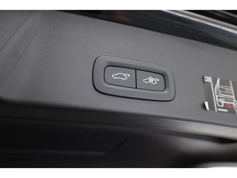 Volvo XC40 T5 Recharge R-Design | Pilot Assist | ACC | Elek. stoel + geheugen | Camera | Stoel + stuur verw. |