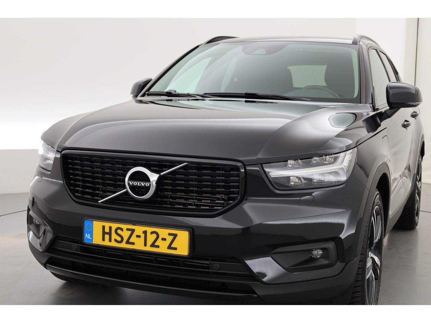 Volvo XC40 T5 Recharge R-Design | Pilot Assist | ACC | Elek. stoel + geheugen | Camera | Stoel + stuur verw. |