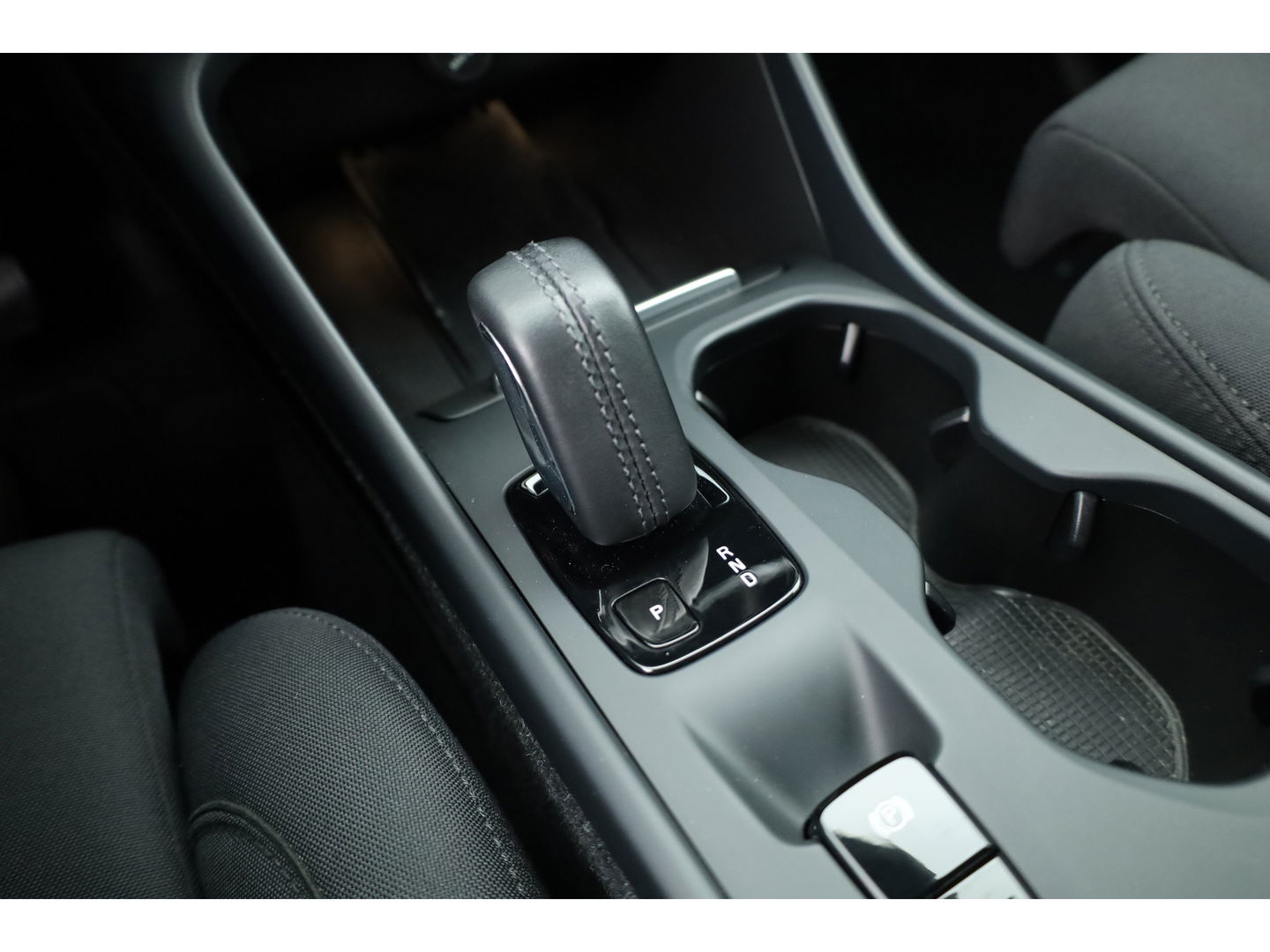 Volvo XC40 T5 Recharge R-Design | Pilot Assist | ACC | Elek. stoel + geheugen | Camera | Stoel + stuur verw. |