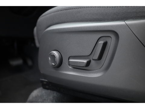 Volvo XC40 T5 Recharge R-Design | Pilot Assist | ACC | Elek. stoel + geheugen | Camera | Stoel + stuur verw. |