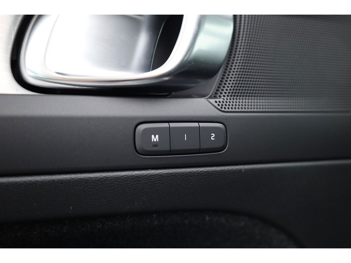 Volvo XC40 T5 Recharge R-Design | Pilot Assist | ACC | Elek. stoel + geheugen | Camera | Stoel + stuur verw. |