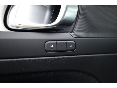 Volvo XC40 T5 Recharge R-Design | Pilot Assist | ACC | Elek. stoel + geheugen | Camera | Stoel + stuur verw. |