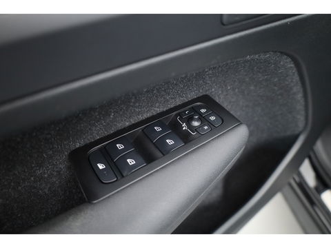 Volvo XC40 T5 Recharge R-Design | Pilot Assist | ACC | Elek. stoel + geheugen | Camera | Stoel + stuur verw. |