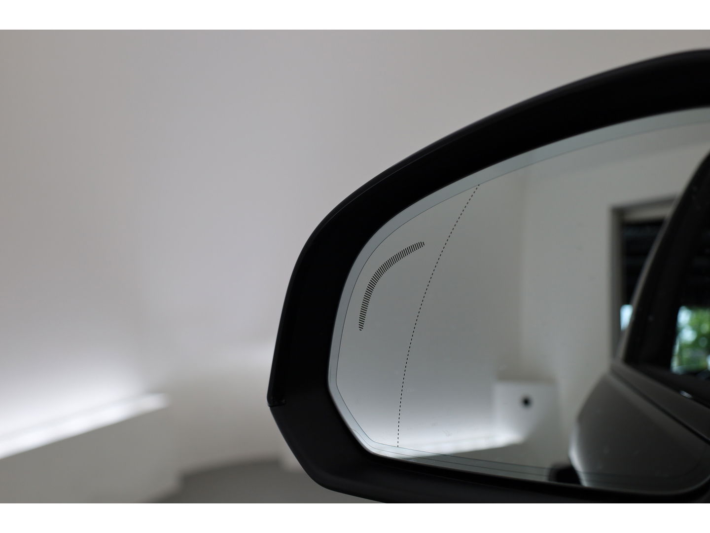Volvo XC40 T5 Recharge R-Design | Pilot Assist | ACC | Elek. stoel + geheugen | Camera | Stoel + stuur verw. |