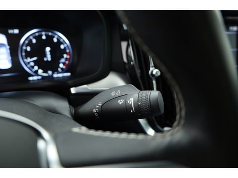 Volvo S60 2.0 T4 R-Design | Pilot Assist | ACC | Trekhaak | Camera | Blis | 19'' |