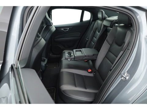 Volvo S60 2.0 T4 R-Design | Pilot Assist | ACC | Trekhaak | Camera | Blis | 19'' |