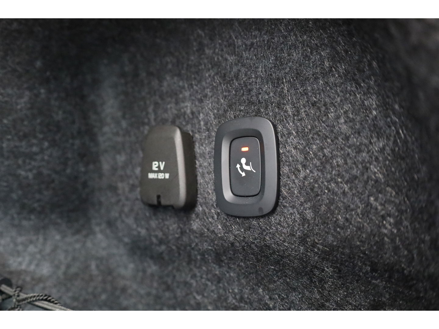 Volvo S60 2.0 T4 R-Design | Pilot Assist | ACC | Trekhaak | Camera | Blis | 19'' |