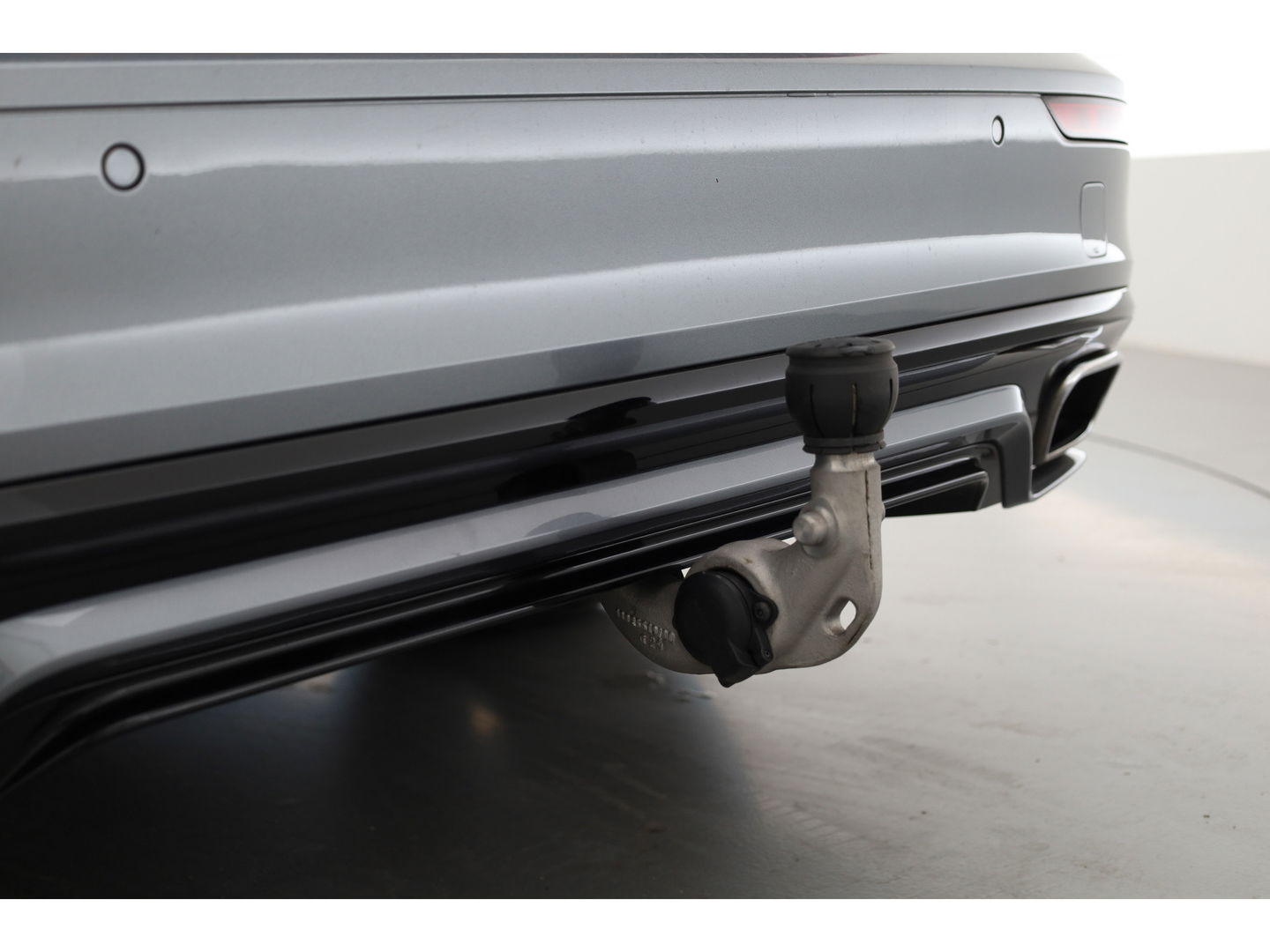 Volvo S60 2.0 T4 R-Design | Pilot Assist | ACC | Trekhaak | Camera | Blis | 19'' |