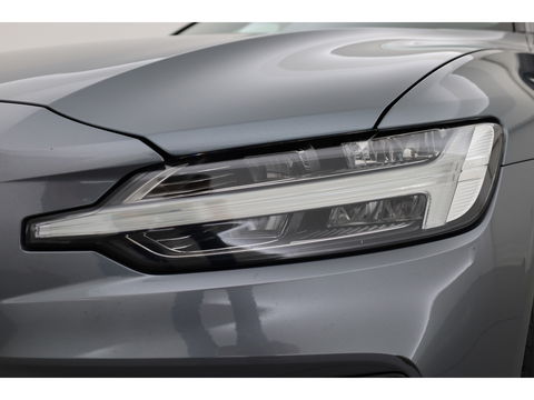 Volvo S60 2.0 T4 R-Design | Pilot Assist | ACC | Trekhaak | Camera | Blis | 19'' |