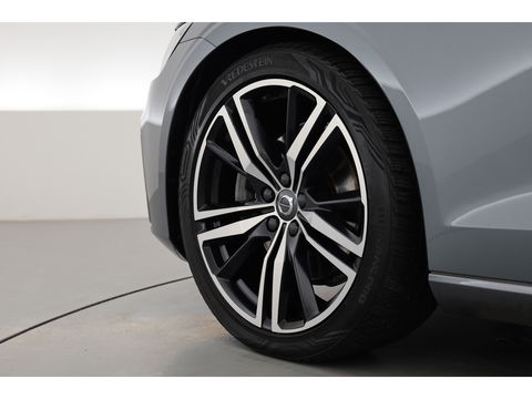Volvo S60 2.0 T4 R-Design | Pilot Assist | ACC | Trekhaak | Camera | Blis | 19'' |