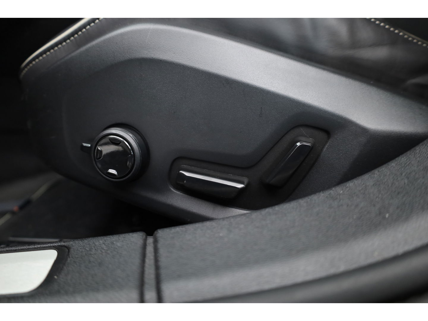 Volvo S60 2.0 T4 R-Design | Pilot Assist | ACC | Trekhaak | Camera | Blis | 19'' |
