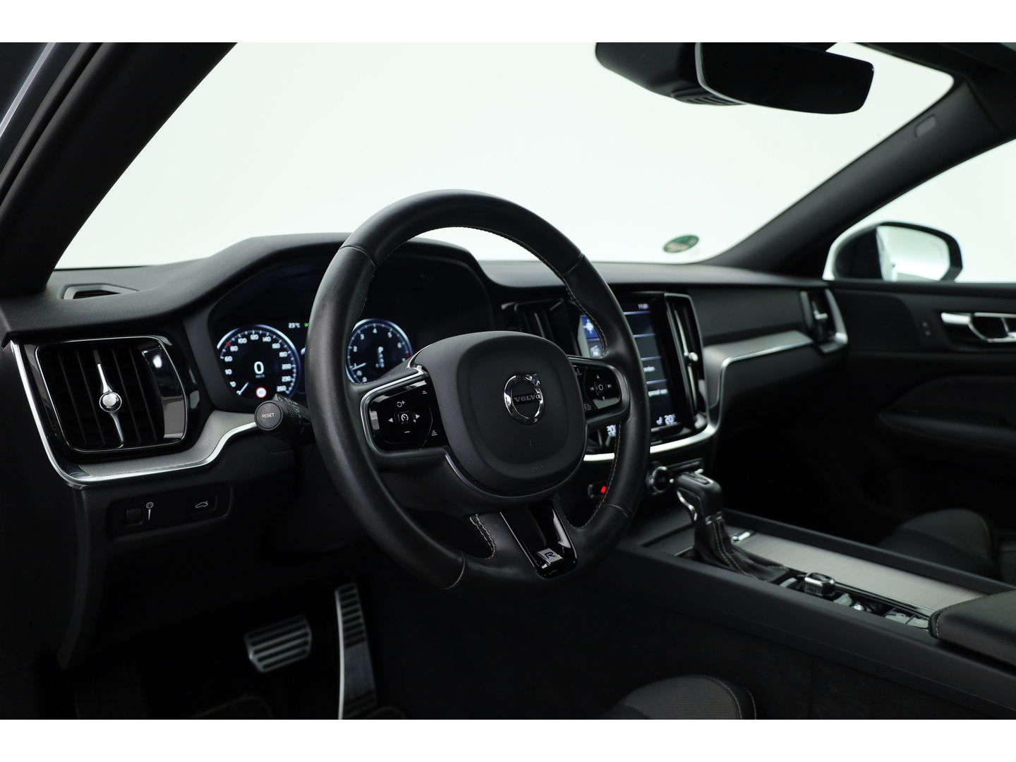 Volvo S60 2.0 T4 R-Design | Pilot Assist | ACC | Trekhaak | Camera | Blis | 19'' |