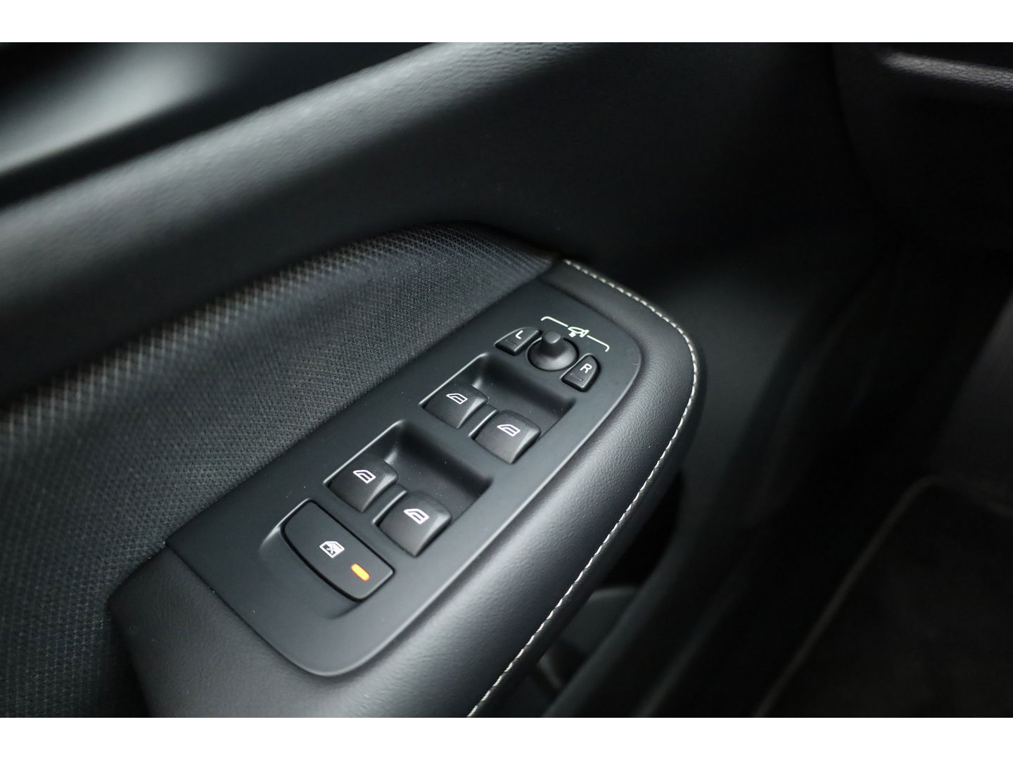 Volvo S60 2.0 T4 R-Design | Pilot Assist | ACC | Trekhaak | Camera | Blis | 19'' |