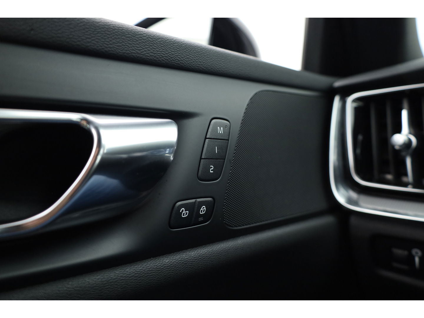 Volvo S60 2.0 T4 R-Design | Pilot Assist | ACC | Trekhaak | Camera | Blis | 19'' |