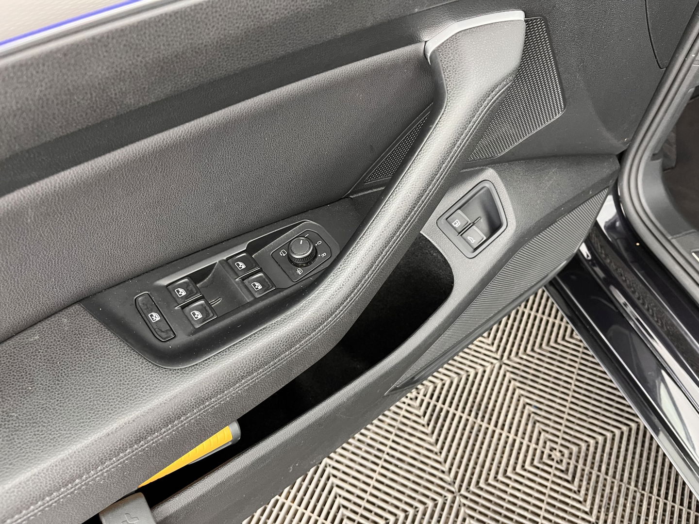 Volkswagen Passat Variant 1.4 TSI GTE Highline Aut. *PANO | 1/2LEATHER | FULL-LED | NAVI-FULLMAP | SPORT-SEATS | CARPLAY | CAMERA | DAB+ | ECC | PDC | 17''ALU | TOWBAR*