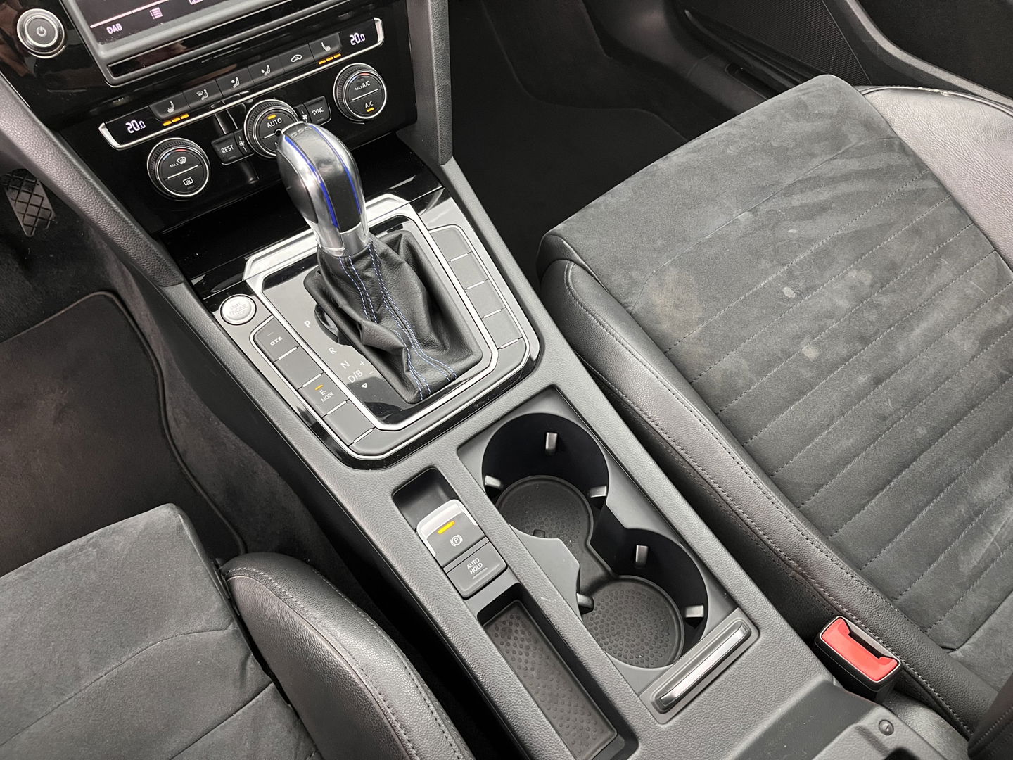 Volkswagen Passat Variant 1.4 TSI GTE Highline Aut. *PANO | 1/2LEATHER | FULL-LED | NAVI-FULLMAP | SPORT-SEATS | CARPLAY | CAMERA | DAB+ | ECC | PDC | 17''ALU | TOWBAR*