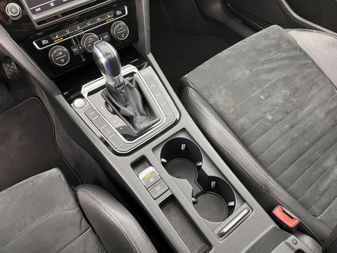 Volkswagen Passat Variant 1.4 TSI GTE Highline Aut. *PANO | 1/2LEATHER | FULL-LED | NAVI-FULLMAP | SPORT-SEATS | CARPLAY | CAMERA | DAB+ | ECC | PDC | 17''ALU | TOWBAR*
