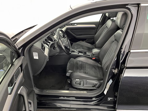 Volkswagen Passat Variant 1.4 TSI GTE Highline Aut. *PANO | 1/2LEATHER | FULL-LED | NAVI-FULLMAP | SPORT-SEATS | CARPLAY | CAMERA | DAB+ | ECC | PDC | 17''ALU | TOWBAR*