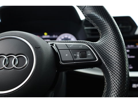 Audi A3 Sportback 45 TFSI e S edition Competition | S Line | Kuipstoelen | B&O | Keyless | Adapt. Cruise | Matrix | 18'' |