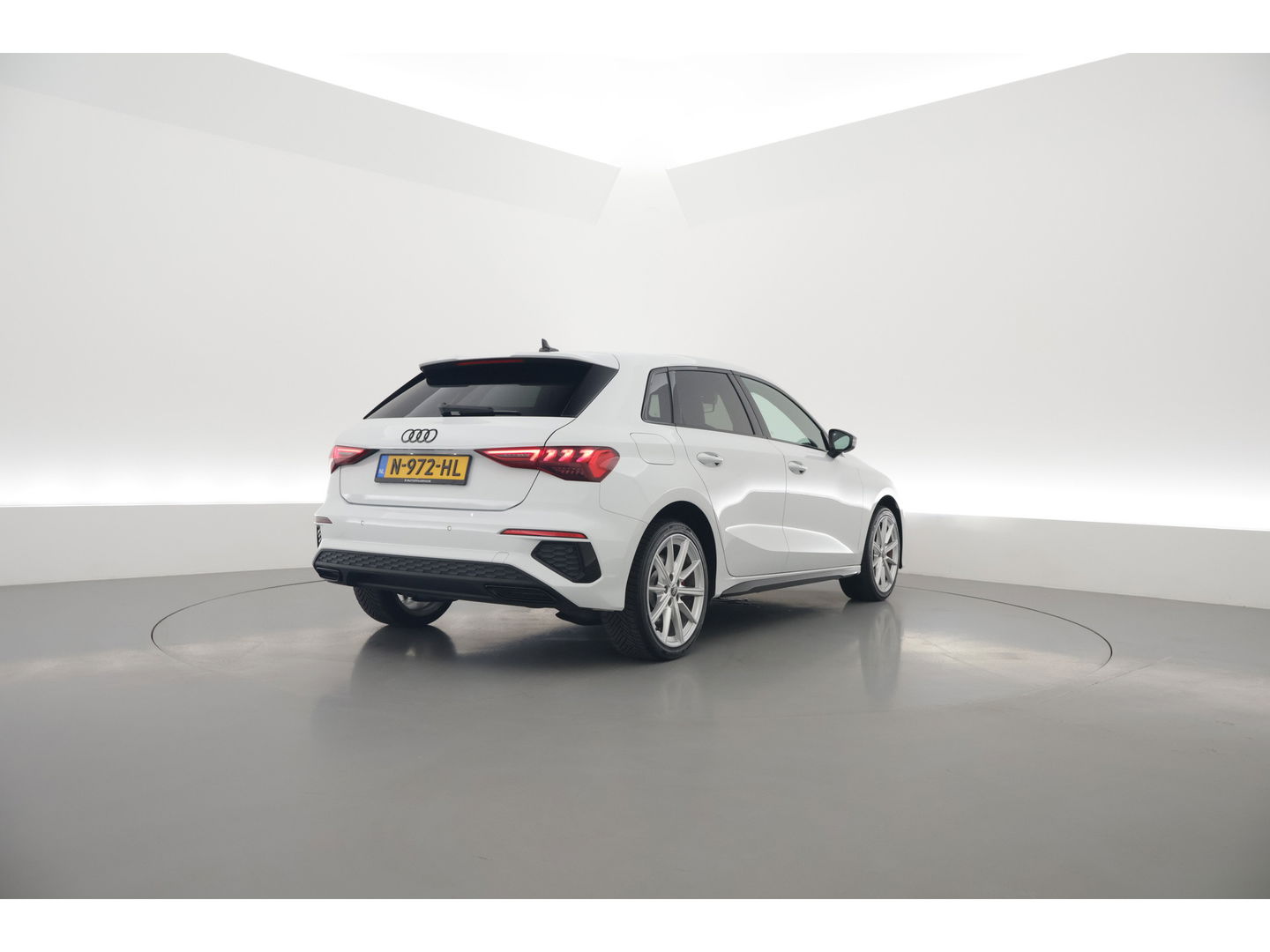 Audi A3 Sportback 45 TFSI e S edition Competition | S Line | Kuipstoelen | B&O | Keyless | Adapt. Cruise | Matrix | 18'' |