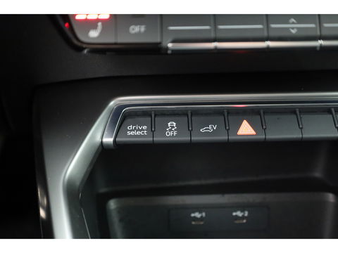 Audi A3 Sportback 45 TFSI e S edition Competition | S Line | Kuipstoelen | B&O | Keyless | Adapt. Cruise | Matrix | 18'' |