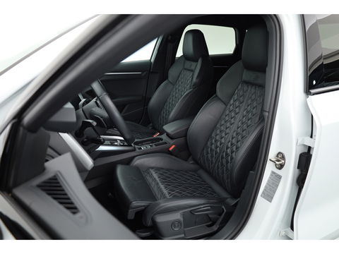 Audi A3 Sportback 45 TFSI e S edition Competition | S Line | Kuipstoelen | B&O | Keyless | Adapt. Cruise | Matrix | 18'' |