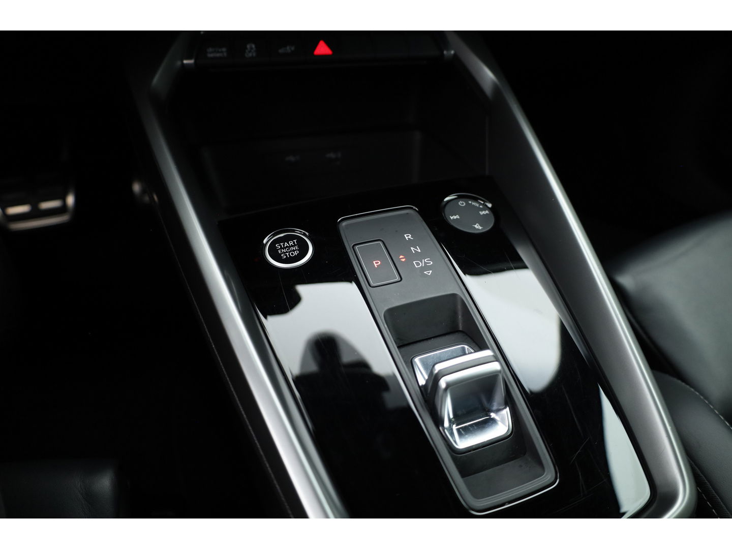Audi A3 Sportback 45 TFSI e S edition Competition | S Line | Kuipstoelen | B&O | Keyless | Adapt. Cruise | Matrix | 18'' |