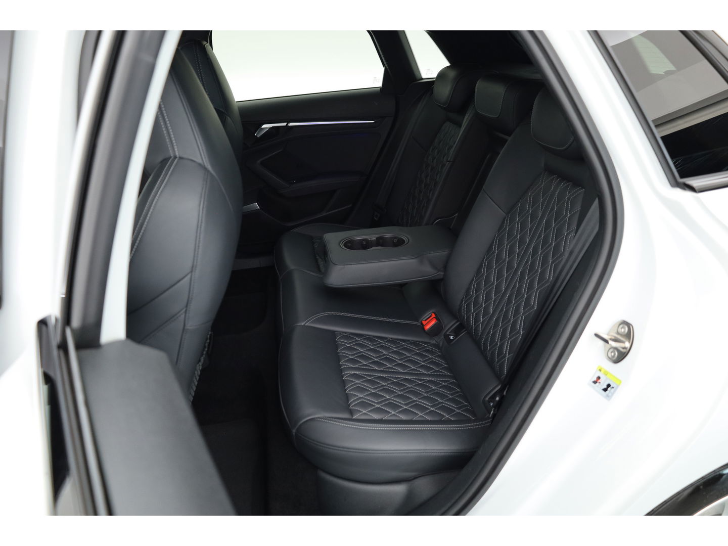 Audi A3 Sportback 45 TFSI e S edition Competition | S Line | Kuipstoelen | B&O | Keyless | Adapt. Cruise | Matrix | 18'' |