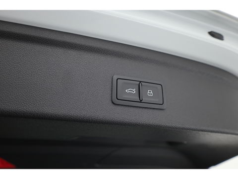 Audi A3 Sportback 45 TFSI e S edition Competition | S Line | Kuipstoelen | B&O | Keyless | Adapt. Cruise | Matrix | 18'' |