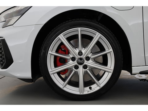Audi A3 Sportback 45 TFSI e S edition Competition | S Line | Kuipstoelen | B&O | Keyless | Adapt. Cruise | Matrix | 18'' |