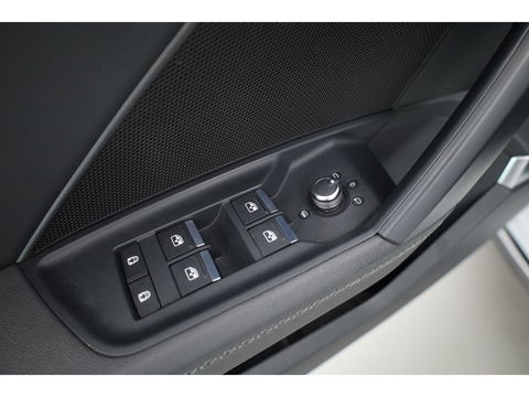 Audi A3 Sportback 45 TFSI e S edition Competition | S Line | Kuipstoelen | B&O | Keyless | Adapt. Cruise | Matrix | 18'' |