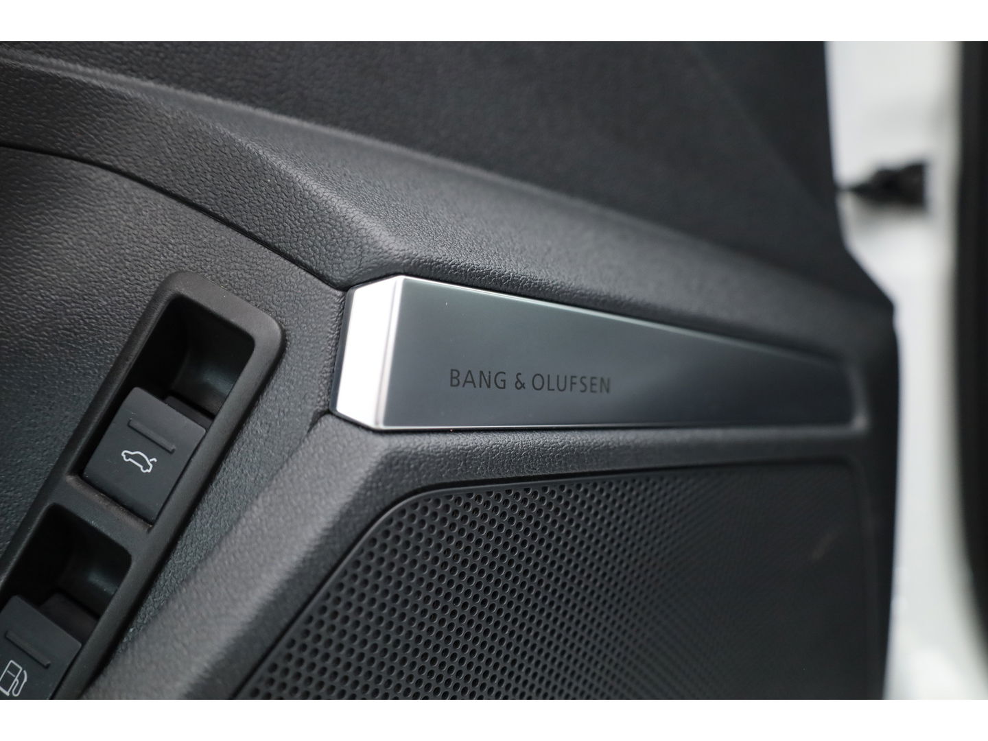 Audi A3 Sportback 45 TFSI e S edition Competition | S Line | Kuipstoelen | B&O | Keyless | Adapt. Cruise | Matrix | 18'' |