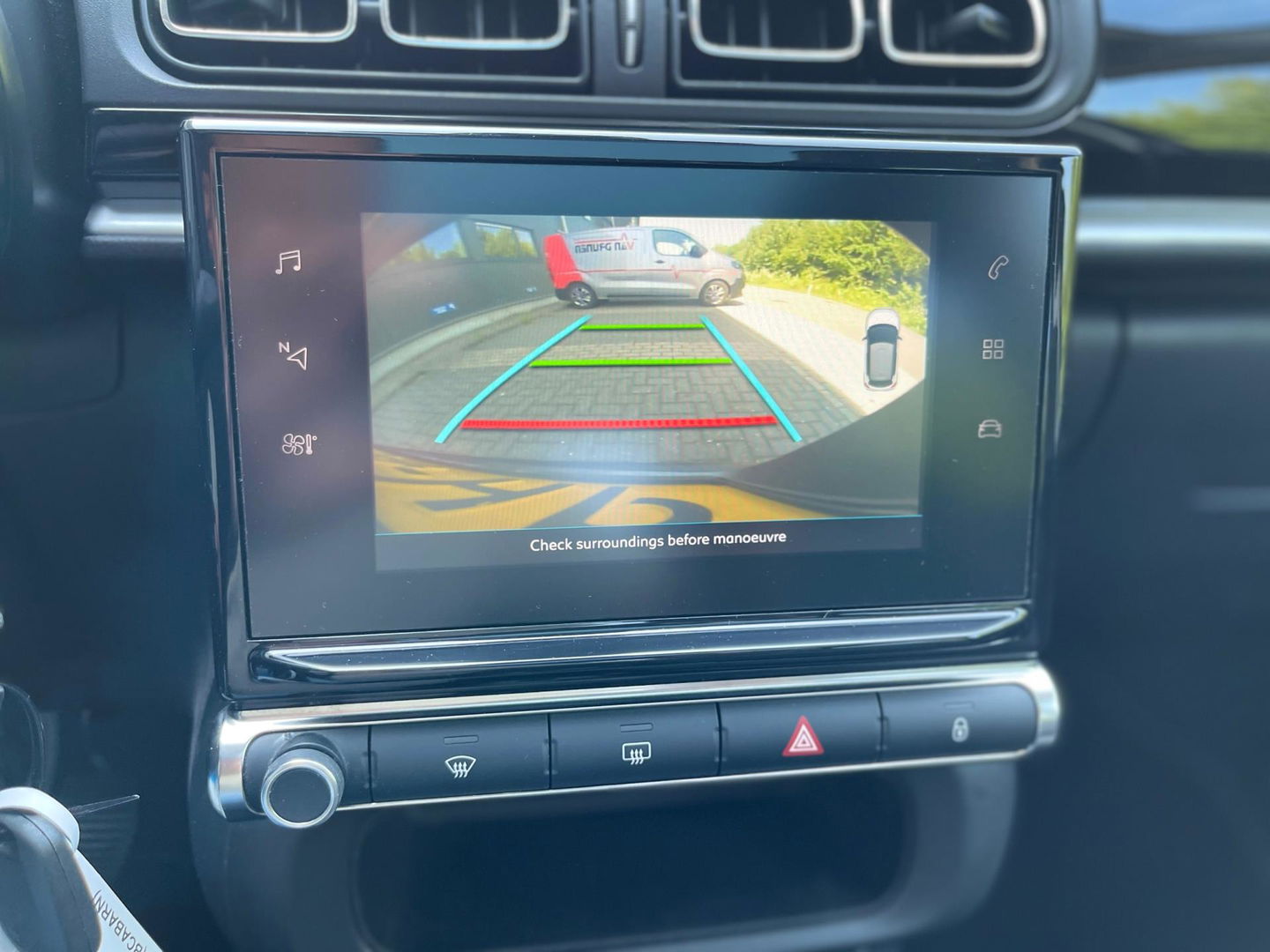 Citroën C3 1.2 PureTech Airco/Ecc Panoramadak Navigatie 17''LM Velgen