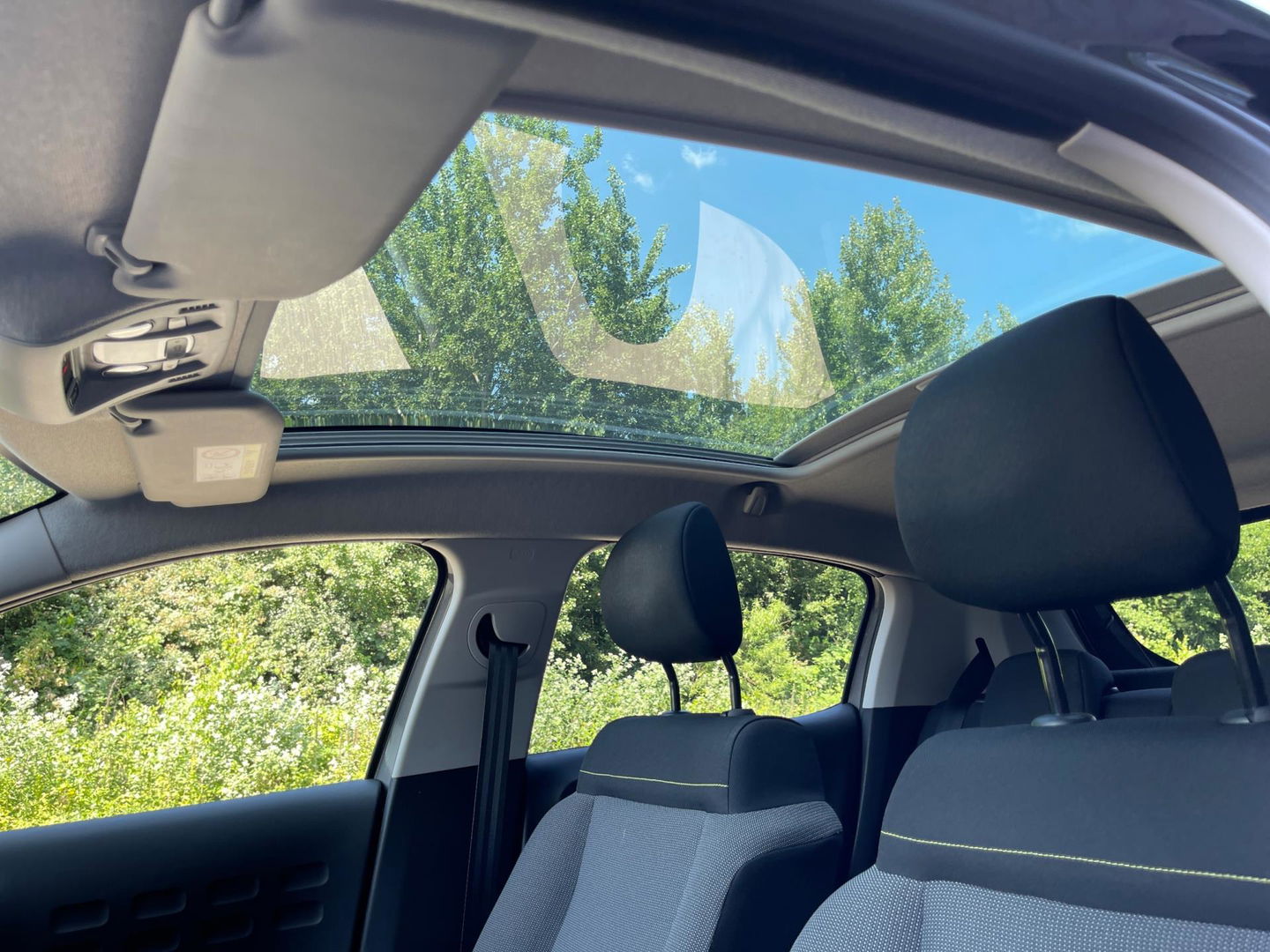 Citroën C3 1.2 PureTech Airco/Ecc Panoramadak Navigatie 17''LM Velgen