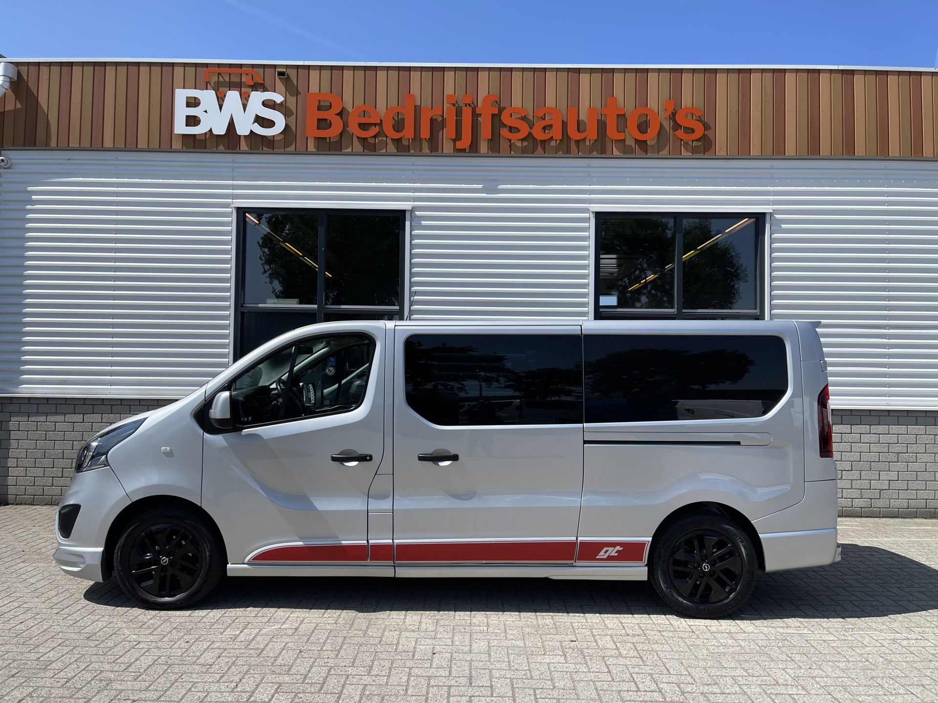 Opel Vivaro 1.6 CDTI L2H1 DC 5 persoons Irmscher GT Nr: 013 / 100 EcoFlex / vaste prijs rijklaar € 18.950 ex btw / lease vanaf € 319 / airco / cruise / navi / leer / camera / trekhaak / dubbele schuifdeur !