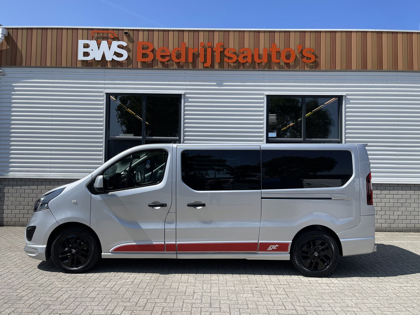 Opel Vivaro 1.6 CDTI L2H1 DC 5 persoons Irmscher GT Nr: 013 / 100 EcoFlex / vaste prijs rijklaar € 18.950 ex btw / lease vanaf € 319 / airco / cruise / navi / leer / camera / trekhaak / dubbele schuifdeur !