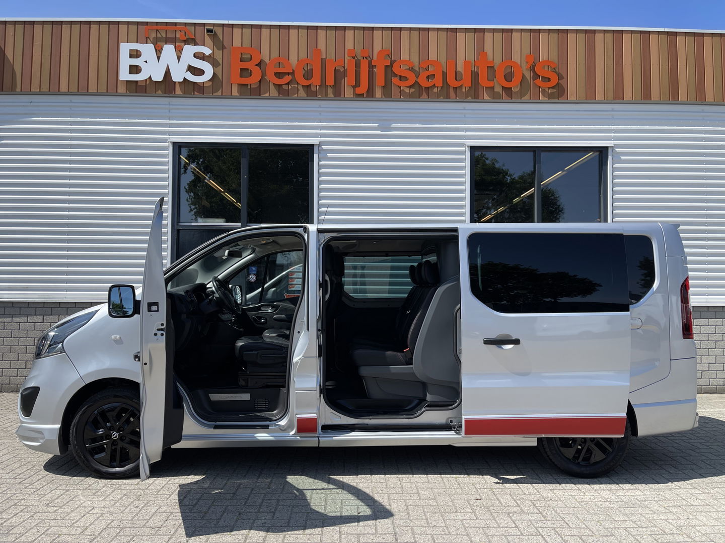 Opel Vivaro 1.6 CDTI L2H1 DC 5 persoons Irmscher GT Nr: 013 / 100 EcoFlex / vaste prijs rijklaar € 18.950 ex btw / lease vanaf € 319 / airco / cruise / navi / leer / camera / trekhaak / dubbele schuifdeur !
