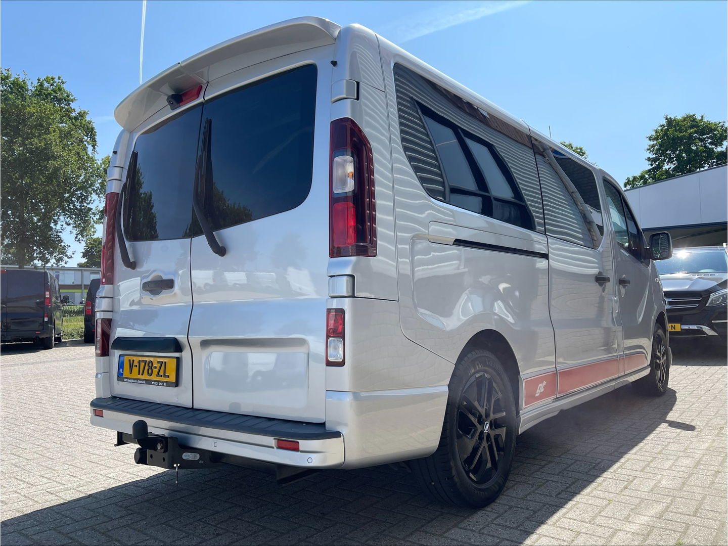 Opel Vivaro 1.6 CDTI L2H1 DC 5 persoons Irmscher GT Nr: 013 / 100 EcoFlex / vaste prijs rijklaar € 18.950 ex btw / lease vanaf € 319 / airco / cruise / navi / leer / camera / trekhaak / dubbele schuifdeur !