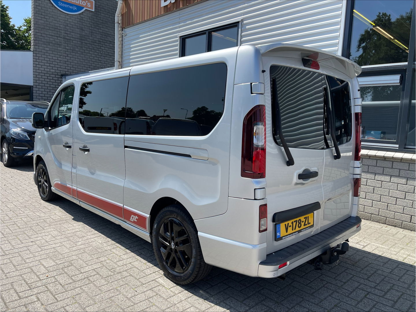 Opel Vivaro 1.6 CDTI L2H1 DC 5 persoons Irmscher GT Nr: 013 / 100 EcoFlex / vaste prijs rijklaar € 18.950 ex btw / lease vanaf € 319 / airco / cruise / navi / leer / camera / trekhaak / dubbele schuifdeur !