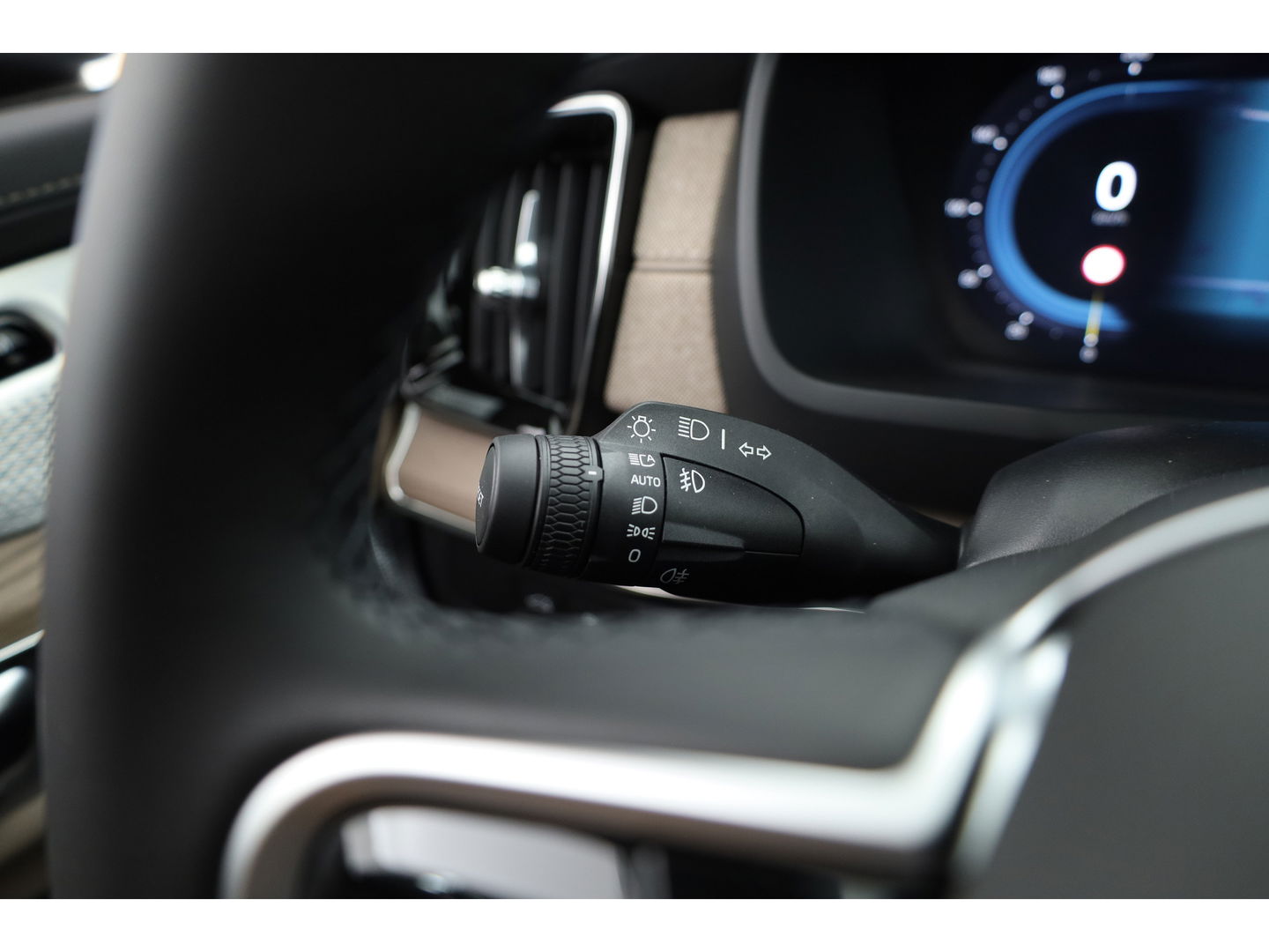 Volvo XC90 T8 Recharge Ultra Bright ''Facelift'' | Full Option | NIEUWPRIJS €111.635,- | Luchtvering | B&W |Pano | HUD | Massage | Stoelventilatie | 22'' |