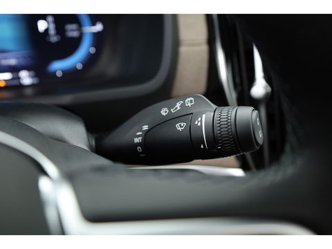 Volvo XC90 T8 Recharge Ultra Bright ''Facelift'' | Full Option | NIEUWPRIJS €111.635,- | Luchtvering | B&W |Pano | HUD | Massage | Stoelventilatie | 22'' |