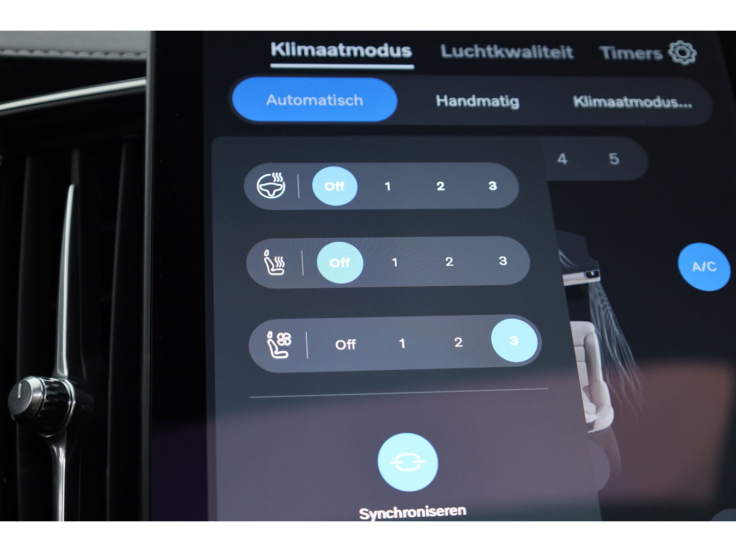 Volvo XC90 T8 Recharge Ultra Bright ''Facelift'' | Full Option | NIEUWPRIJS €111.635,- | Luchtvering | B&W |Pano | HUD | Massage | Stoelventilatie | 22'' |