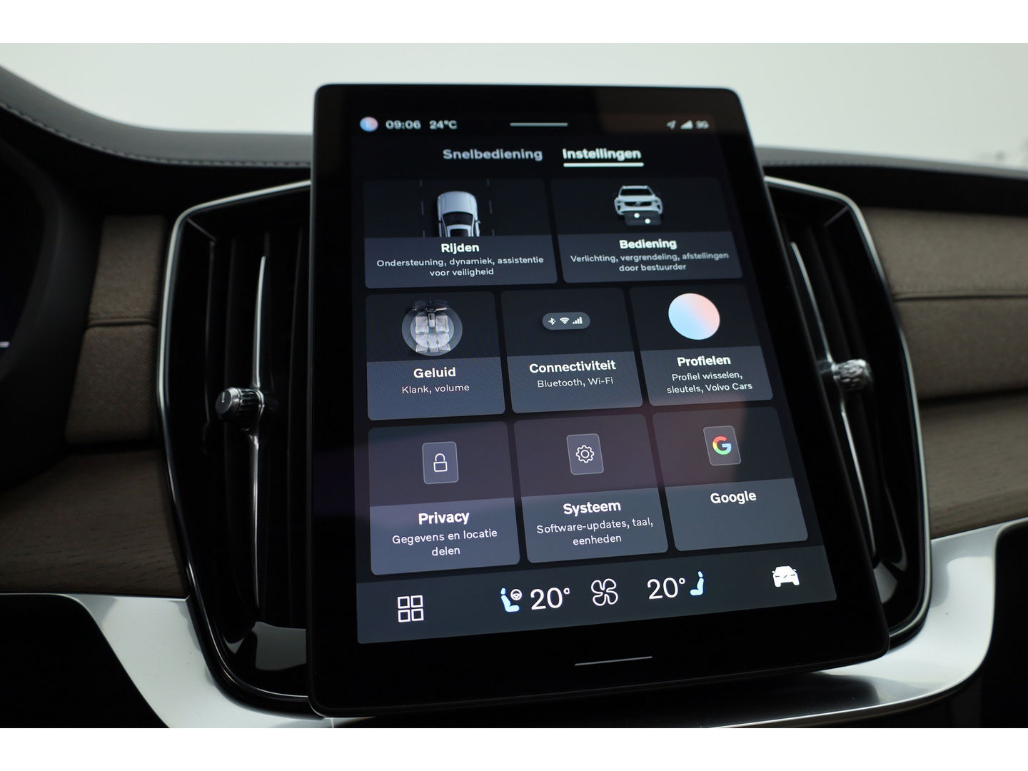 Volvo XC90 T8 Recharge Ultra Bright ''Facelift'' | Full Option | NIEUWPRIJS €111.635,- | Luchtvering | B&W |Pano | HUD | Massage | Stoelventilatie | 22'' |