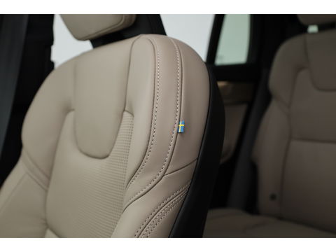 Volvo XC90 T8 Recharge Ultra Bright ''Facelift'' | Full Option | NIEUWPRIJS €111.635,- | Luchtvering | B&W |Pano | HUD | Massage | Stoelventilatie | 22'' |