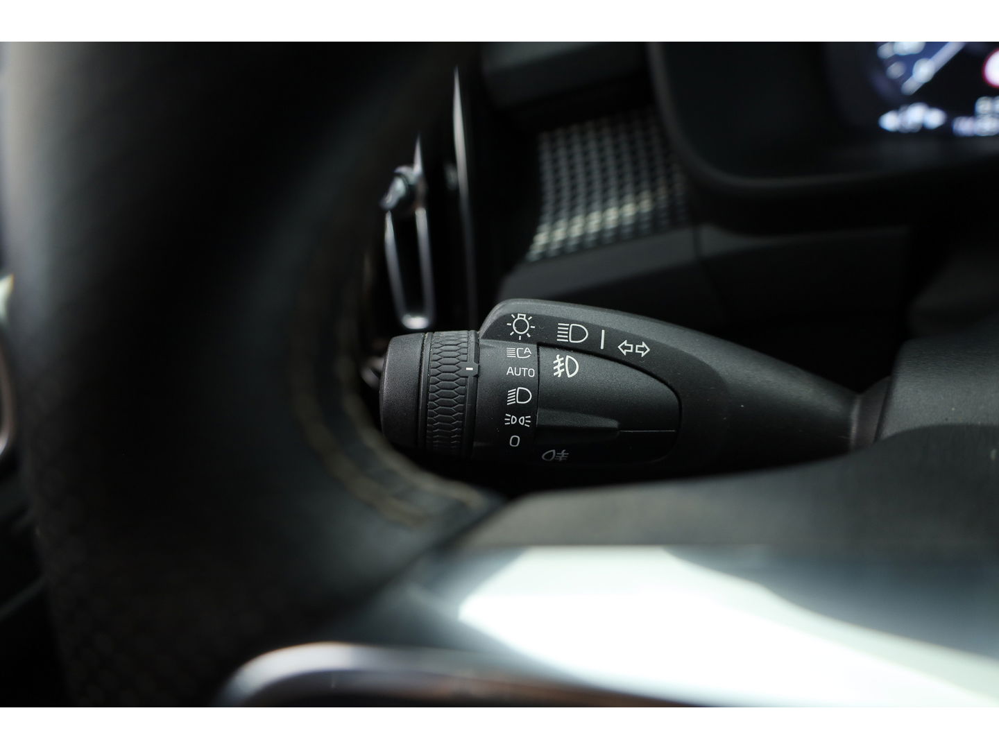 Volvo XC40 1.5 T5 Recharge R-Design | Pilot Assist. | ACC | Blis | H&K Audio | Elek. stoel. | Stoel + stuurverw. |