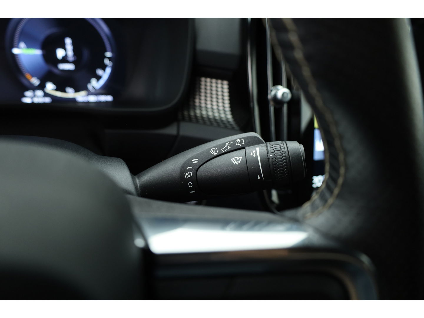 Volvo XC40 1.5 T5 Recharge R-Design | Pilot Assist. | ACC | Blis | H&K Audio | Elek. stoel. | Stoel + stuurverw. |