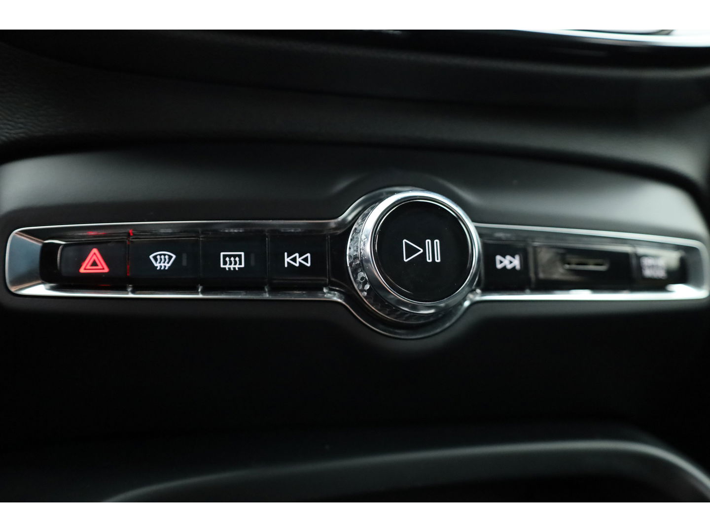Volvo XC40 1.5 T5 Recharge R-Design | Pilot Assist. | ACC | Blis | H&K Audio | Elek. stoel. | Stoel + stuurverw. |