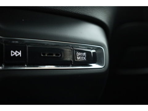 Volvo XC40 1.5 T5 Recharge R-Design | Pilot Assist. | ACC | Blis | H&K Audio | Elek. stoel. | Stoel + stuurverw. |